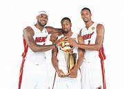 中国熊猫体育-猎鹰之瞳，布克无解表现诠释何为全场最佳，老鹰战术铁笼彻底压制灰熊