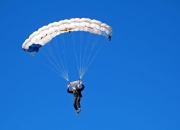 熊猫体育下载-福克斯末节接管比赛，国王鏖战勇士，新生代控卫的加冕之夜