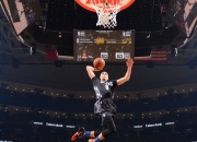 熊猫体育世界杯-F1新赛季揭幕战之夜，伊布关键战不手软，速度与意志的交响